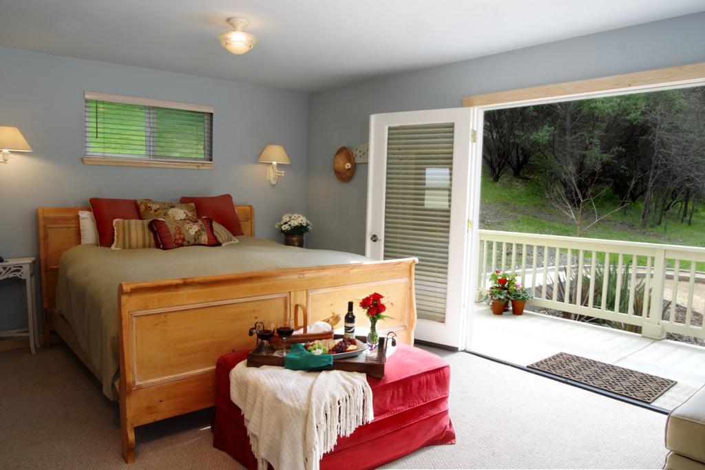 Aurora Park Cottages Калистога Стая снимка